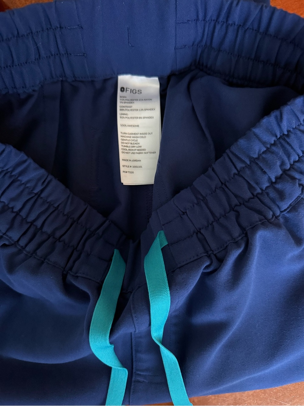 FIGS sapphire blue V-Neck Scrub Top and uman bottoms set - Picture 9 of 11